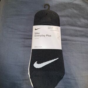 Nike Everyday Plus Black and White Athletic Socks